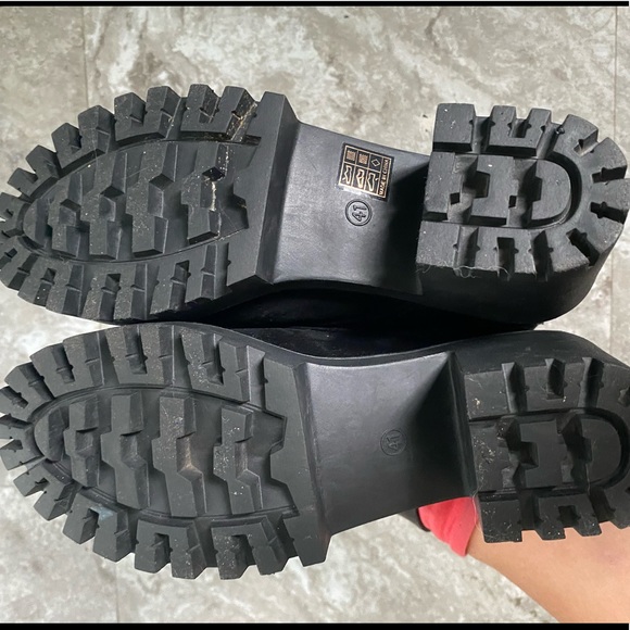 Size 9, like new (worn for 3hrs!!) SHEIN shade & rubber boots!! Got for a date!! - Picture 3 of 5